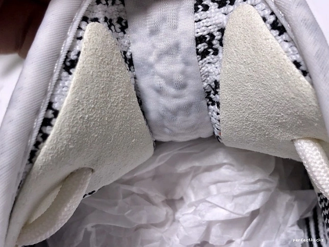 Boost V2 Zebra Adidas Black White 350 CP9654 Yeezy 0803